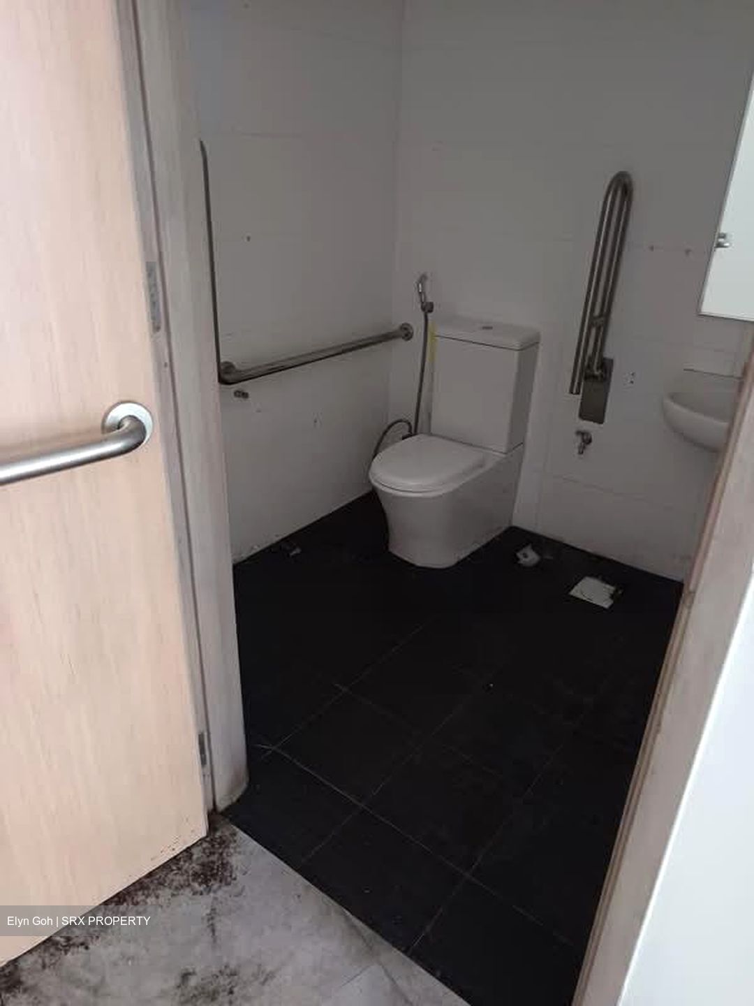 Suites 123 (D8), Shop House #601935291